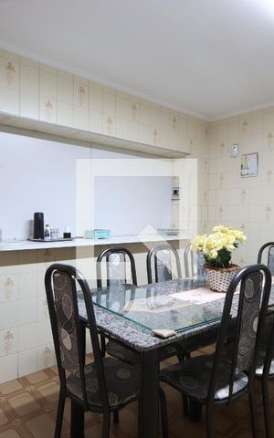 Casa à venda com 328m², 2 quartos e 2 vagasCozinha