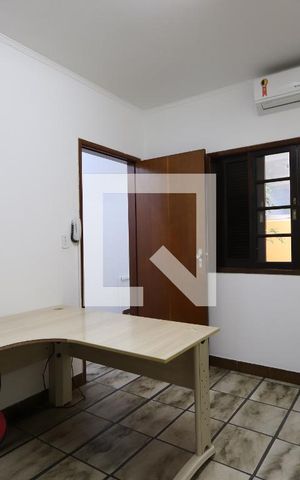 Casa à venda com 328m², 2 quartos e 2 vagasSuíte 2