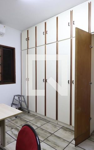Casa à venda com 328m², 2 quartos e 2 vagasSuíte 2