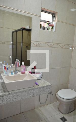 Casa à venda com 200m², 3 quartos e 4 vagasBanheiro do Quarto 1