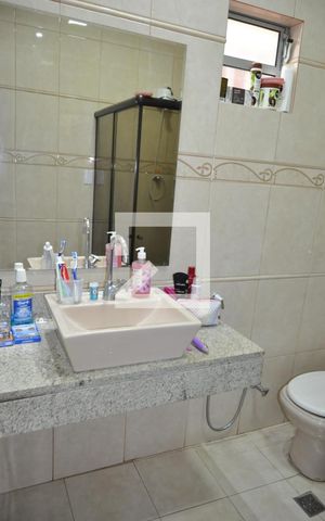 Casa à venda com 200m², 3 quartos e 4 vagasBanheiro do Quarto 1