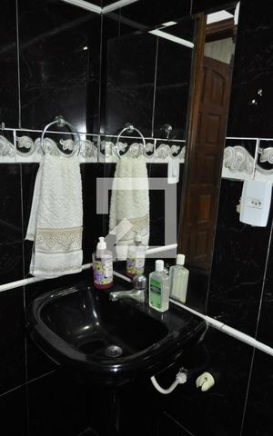 Casa à venda com 200m², 3 quartos e 4 vagasBanheiro Social