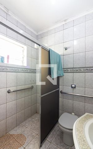 Casa à venda com 240m², 3 quartos e 1 vaga Casa à venda com 240m², 3 quartos e 1 vagaBanheiro