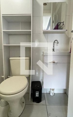 Apartamento à venda com 45m², 2 quartos e 1 vaga Apartamento à venda com 45m², 2 quartos e 1 vagaBanheiro Social