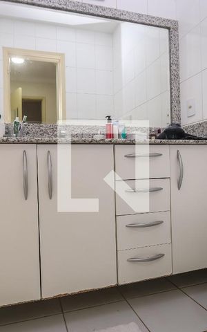 Apartamento à venda com 94m², 2 quartos e 2 vagasBanheiro da Suite