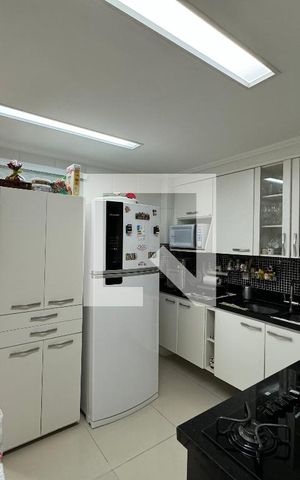 Apartamento à venda com 370m², 4 quartos e 3 vagas Apartamento à venda com 370m², 4 quartos e 3 vagasCozinha