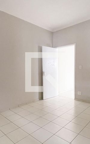 Casa para alugar com 170m², 2 quartos e 2 vagas Casa para alugar com 170m², 2 quartos e 2 vagasQuarto 1