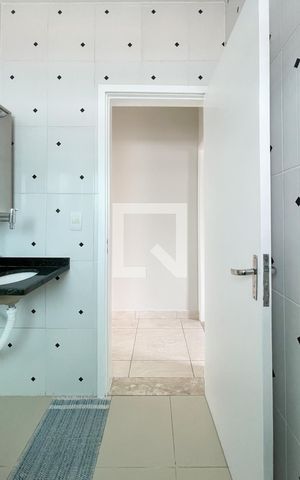 Casa para alugar com 170m², 2 quartos e 2 vagas Casa para alugar com 170m², 2 quartos e 2 vagasBanheiro Social