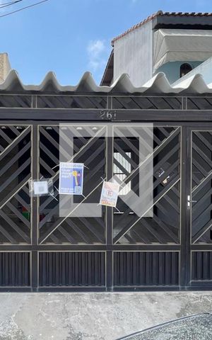 Casa para alugar com 170m², 2 quartos e 2 vagas Casa para alugar com 170m², 2 quartos e 2 vagasFachada