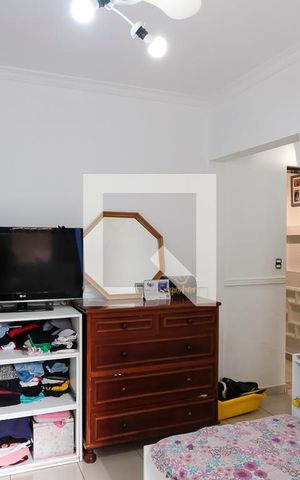 Casa à venda com 232m², 4 quartos e 4 vagasSuíte 2