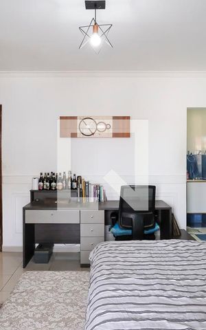 Casa à venda com 232m², 4 quartos e 4 vagasSuíte 1