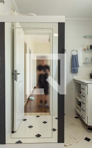 Casa à venda com 201m², 4 quartos e 4 vagas Casa à venda com 201m², 4 quartos e 4 vagasBanheiro