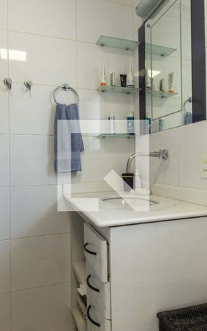 Casa à venda com 201m², 4 quartos e 4 vagas Casa à venda com 201m², 4 quartos e 4 vagasBanheiro