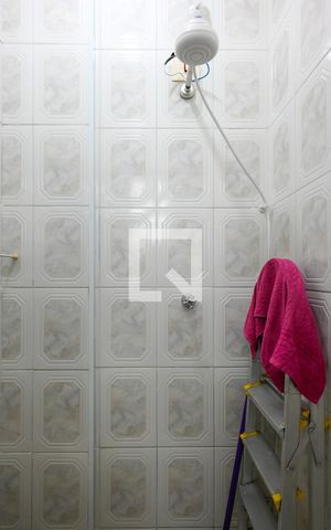 Casa para alugar com 144m², 3 quartos e 1 vaga Casa para alugar com 144m², 3 quartos e 1 vagaBanheiro de Serviço