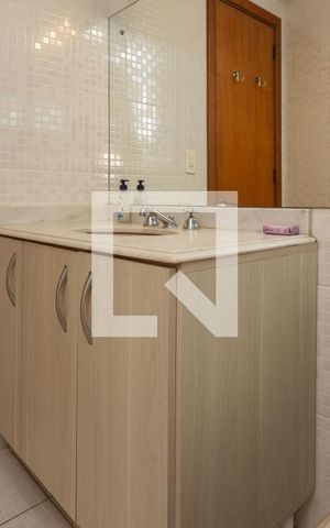 Apartamento à venda com 125m², 2 quartos e 1 vaga Apartamento à venda com 125m², 2 quartos e 1 vagaBanheiro Suite