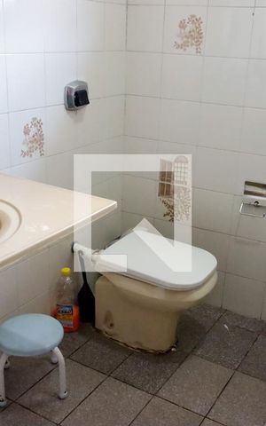 Casa à venda com 500m², 4 quartos e 2 vagas Casa à venda com 500m², 4 quartos e 2 vagasBanheiro
