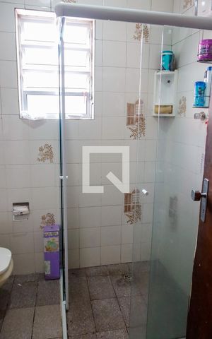 Casa à venda com 500m², 4 quartos e 2 vagas Casa à venda com 500m², 4 quartos e 2 vagasBanheiro