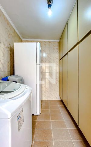 Casa à venda com 180m², 3 quartos e 1 vagaÁrea de Serviço