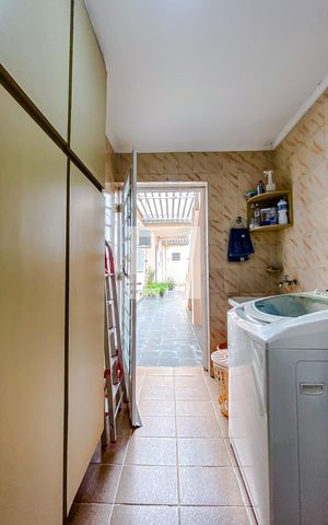 Casa à venda com 180m², 3 quartos e 1 vagaÁrea de Serviço