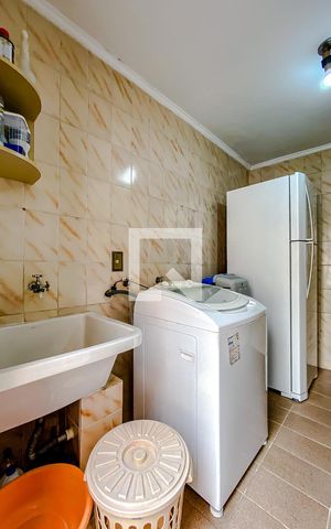 Casa à venda com 180m², 3 quartos e 1 vagaÁrea de Serviço