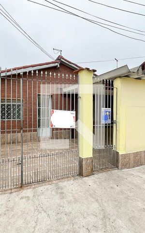 Casa para alugar com 100m², 1 quarto e 1 vagaFachada + plaquinha