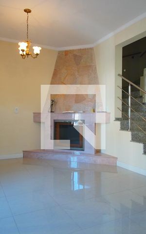 Casa à venda com 248m², 4 quartos e 2 vagasSala