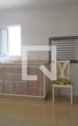 Casa à venda com 248m², 4 quartos e 2 vagasCozinha