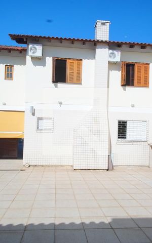 Casa à venda com 248m², 4 quartos e 2 vagasFachada - Fundos