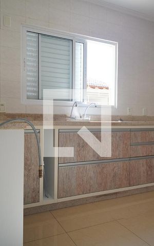 Casa à venda com 248m², 4 quartos e 2 vagasCozinha