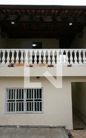 Casa para alugar com 90m², 2 quartos e 2 vagas Casa para alugar com 90m², 2 quartos e 2 vagasFachada