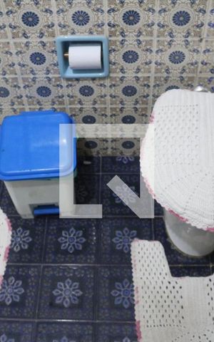 Casa à venda com 240m², 4 quartos e 2 vagasBanheiro 1