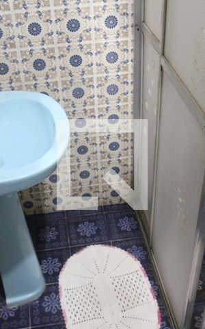 Casa à venda com 240m², 4 quartos e 2 vagasBanheiro 1
