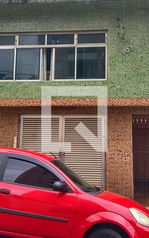 Casa à venda com 240m², 4 quartos e 2 vagas Casa à venda com 240m², 4 quartos e 2 vagasFachada