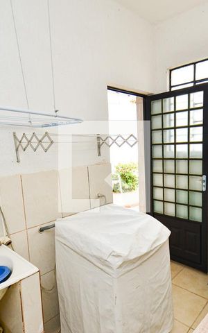 Casa à venda com 297m², 5 quartos e 3 vagas Casa à venda com 297m², 5 quartos e 3 vagasArea serviço