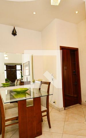Casa à venda com 297m², 5 quartos e 3 vagas Casa à venda com 297m², 5 quartos e 3 vagasSala de jantar
