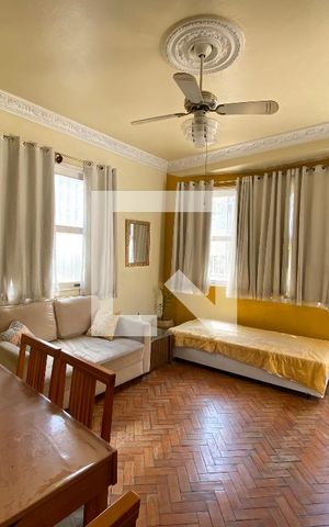 Casa à venda com 323m², 3 quartos e 2 vagas Casa à venda com 323m², 3 quartos e 2 vagasSala
