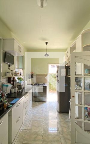 Casa à venda com 323m², 3 quartos e 2 vagas Casa à venda com 323m², 3 quartos e 2 vagasCozinha