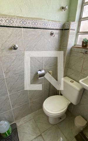 Casa à venda com 323m², 3 quartos e 2 vagas Casa à venda com 323m², 3 quartos e 2 vagasBanheiro de serviço