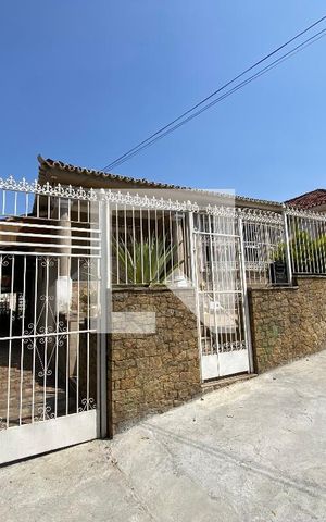 Casa à venda com 323m², 3 quartos e 2 vagas Casa à venda com 323m², 3 quartos e 2 vagasFachada