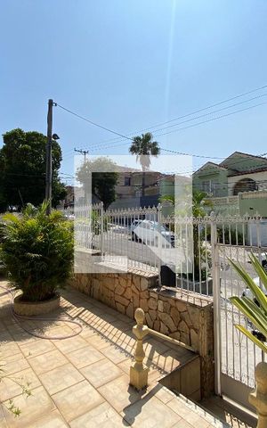 Casa à venda com 323m², 3 quartos e 2 vagas Casa à venda com 323m², 3 quartos e 2 vagasFrente
