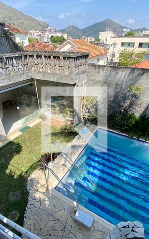 Casa à venda com 323m², 3 quartos e 2 vagas Casa à venda com 323m², 3 quartos e 2 vagasLazer