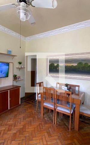Casa à venda com 323m², 3 quartos e 2 vagas Casa à venda com 323m², 3 quartos e 2 vagasSala