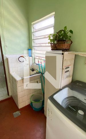 Casa à venda com 323m², 3 quartos e 2 vagas Casa à venda com 323m², 3 quartos e 2 vagasÁrea de Serviço