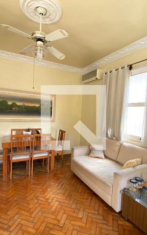 Casa à venda com 323m², 3 quartos e 2 vagas Casa à venda com 323m², 3 quartos e 2 vagasSala