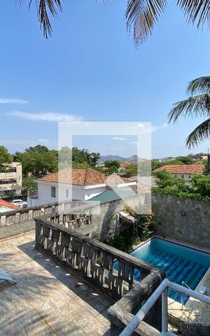 Casa à venda com 323m², 3 quartos e 2 vagas Casa à venda com 323m², 3 quartos e 2 vagasLazer