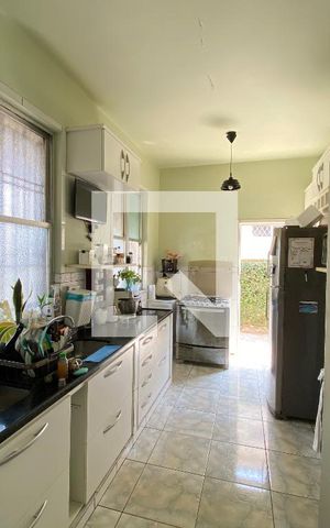 Casa à venda com 323m², 3 quartos e 2 vagas Casa à venda com 323m², 3 quartos e 2 vagasCozinha