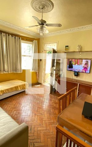 Casa à venda com 323m², 3 quartos e 2 vagas Casa à venda com 323m², 3 quartos e 2 vagasSala