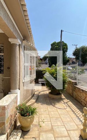 Casa à venda com 323m², 3 quartos e 2 vagas Casa à venda com 323m², 3 quartos e 2 vagasFrente