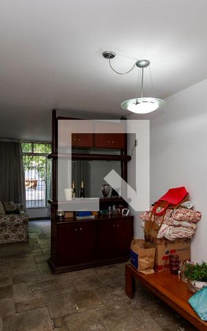 Casa à venda com 300m², 4 quartos e 3 vagasSala