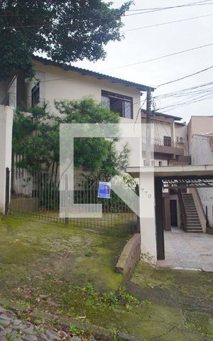 Casa para alugar com 80m², 2 quartos e sem vaga Casa para alugar com 80m², 2 quartos e sem vagaFachada
